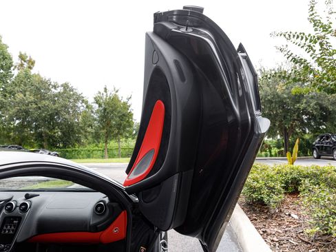 Used 2019 McLaren 570S Coupe RWD image 32
