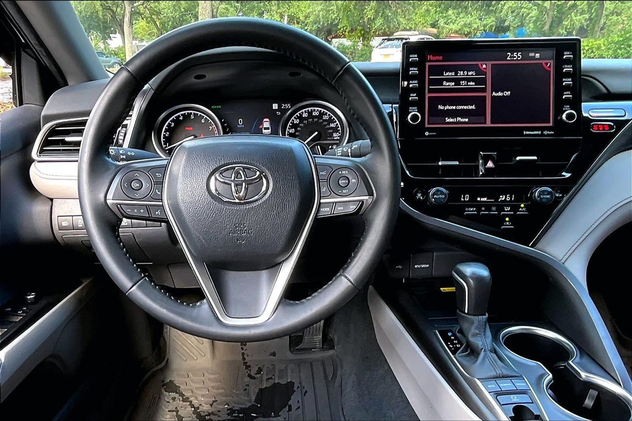 Used 2024 Toyota Camry XLE FWD image 8