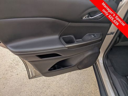 Used 2023 GMC Acadia SLT AWD/4WD image 10