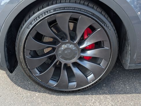 Used 2022 Tesla Model Y Performance AWD/4WD image 15