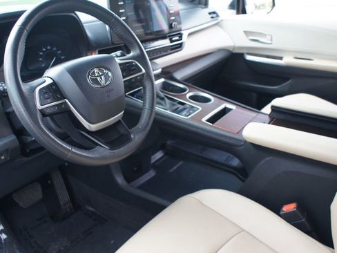 Used 2024 Toyota Sienna XLE image 15