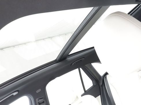 Used 2024 Mercedes-Benz GLC 300 4MATIC image 13