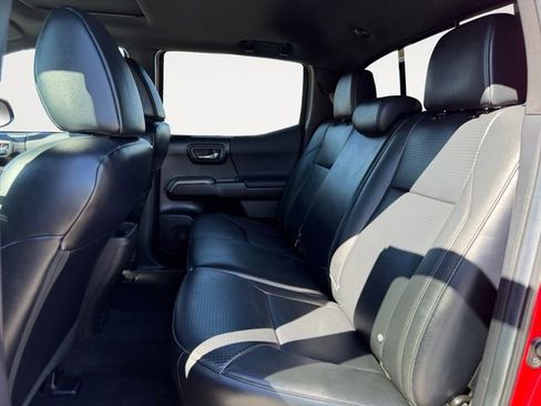 Used 2022 Toyota Tacoma TRD Off-Road w/ TRD Premium Off Road Package image 11