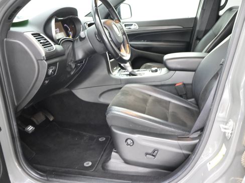 Used 2020 Jeep Grand Cherokee Altitude AWD/4WD image 8