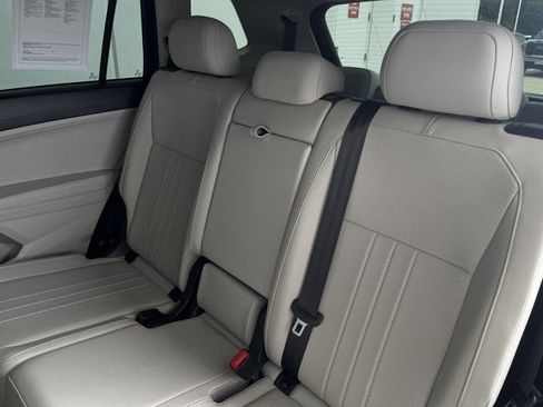 Used 2023 Volkswagen Tiguan SE FWD image 19