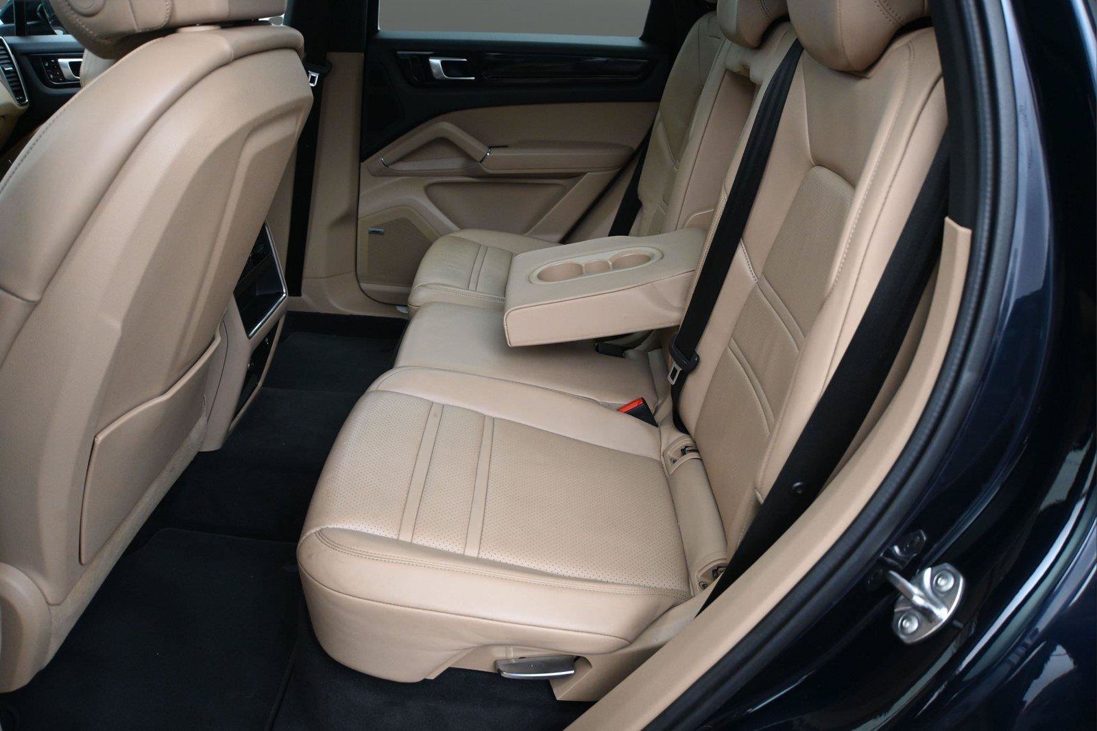 Used 2021 Porsche Cayenne AWD/4WD image 12