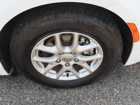 Used 2023 Chrysler Pacifica Touring-L FWD image 12
