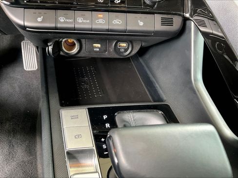 Used 2021 Hyundai Elantra Limited FWD image 14