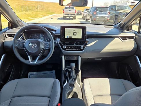 Used 2025 Toyota Corolla Cross AWD Hybrid w/ Moonroof Package image 18