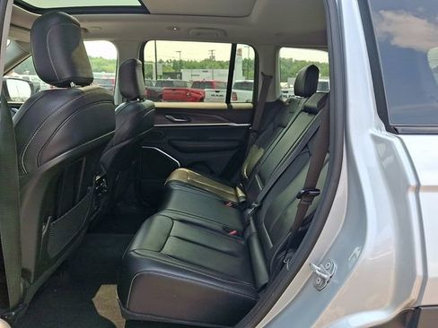 Used 2022 Jeep Grand Cherokee Limited AWD/4WD image 13