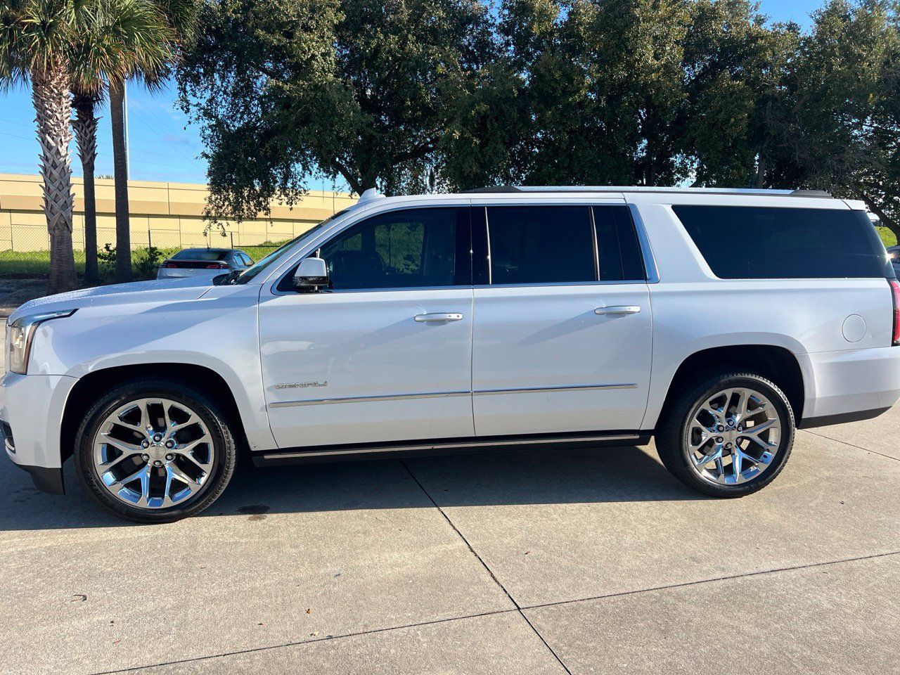 Used 2020 GMC Yukon XL Denali w/ Denali Ultimate Package AWD/4WD image 2