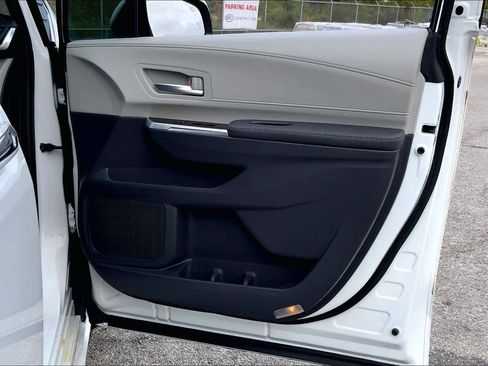 Used 2022 Toyota Sienna XLE image 20