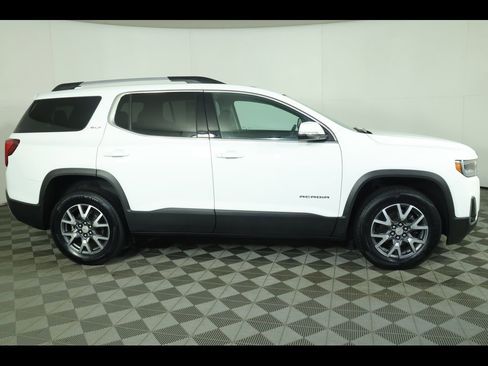 Used 2023 GMC Acadia SLT image 2
