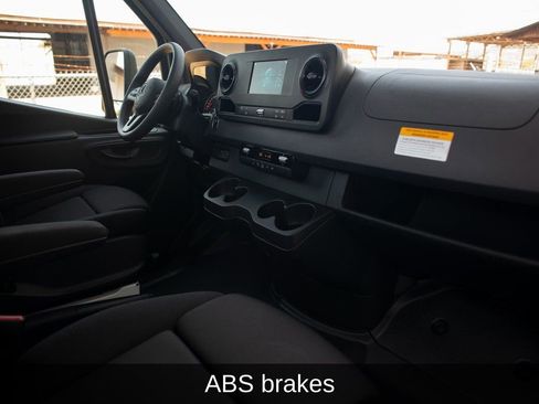 Used 2023 Mercedes-Benz Sprinter 4500 image 29