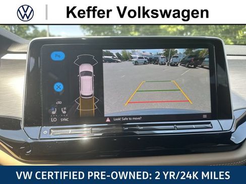 Certified 2024 Volkswagen Atlas Cross Sport SE FWD image 26