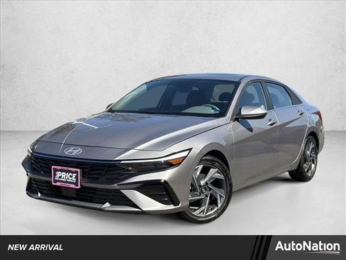 Used 2025 Hyundai Elantra SEL image 1