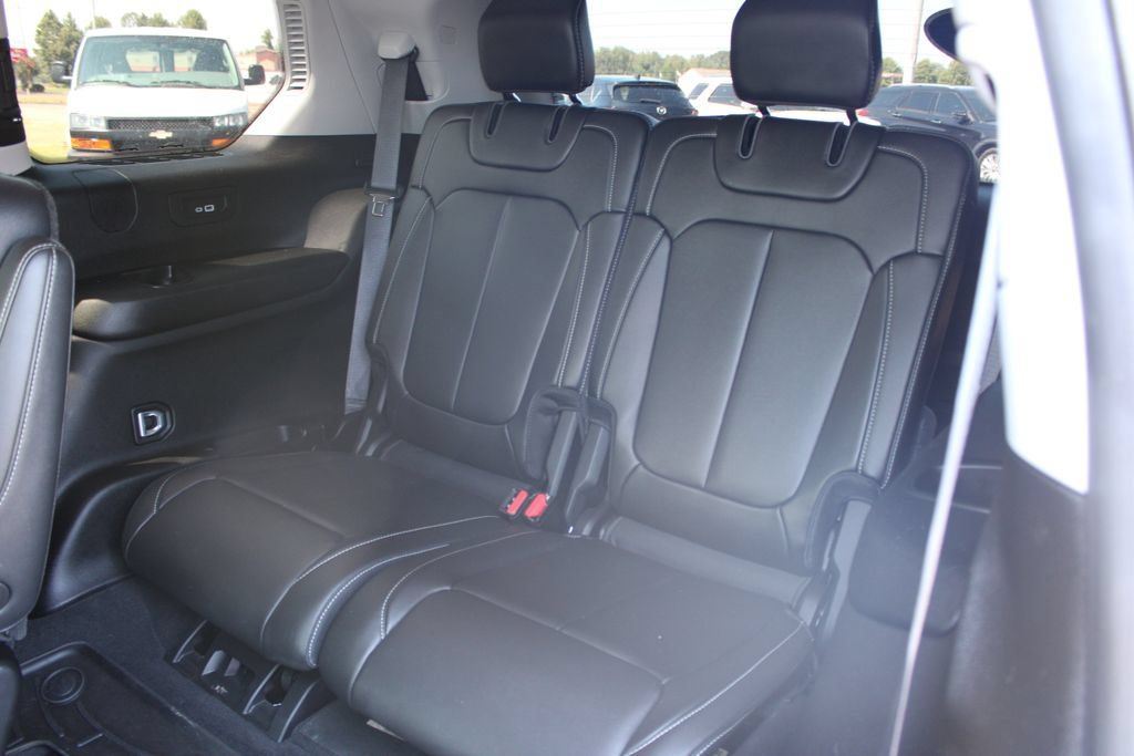 Used 2022 Jeep Grand Cherokee L Limited RWD image 32