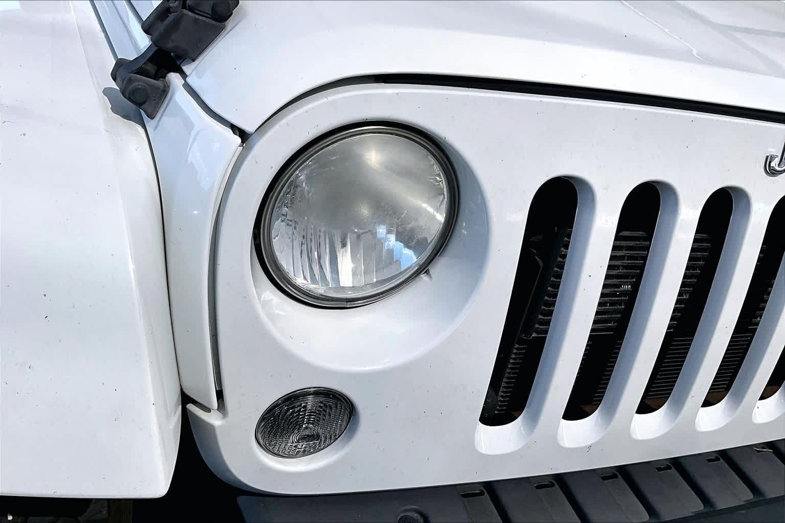 Used 2014 Jeep Wrangler Unlimited Rubicon w/ Connectivity Group AWD/4WD image 26