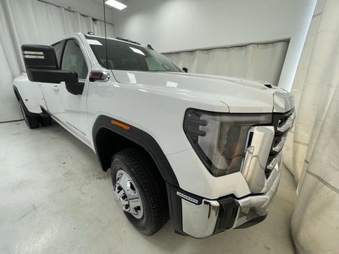 New 2026 GMC Sierra 3500 SLE w/ SLE Value Package AWD/4WD image 3