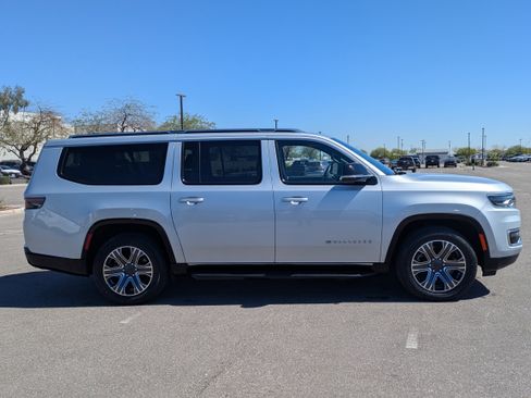 Used 2024 Jeep Wagoneer L Series II w/ Flexible Seating Group image 6