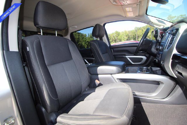 Used 2017 Nissan Titan SV AWD/4WD image 4