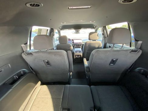 Used 2024 Chevrolet Traverse LT FWD image 26