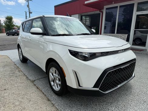 Used 2024 Kia Soul LX w/ Option Group 015 FWD image 14