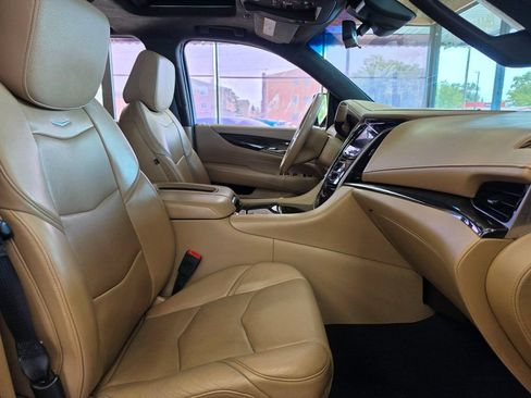 Used 2019 Cadillac Escalade ESV Platinum AWD/4WD image 28