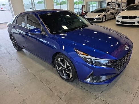 Used 2023 Hyundai Elantra Limited FWD image 5