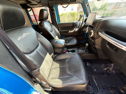Used 2014 Jeep Wrangler Unlimited Sahara AWD/4WD image 21