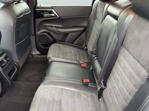 Used 2024 Mitsubishi Outlander SE image 16