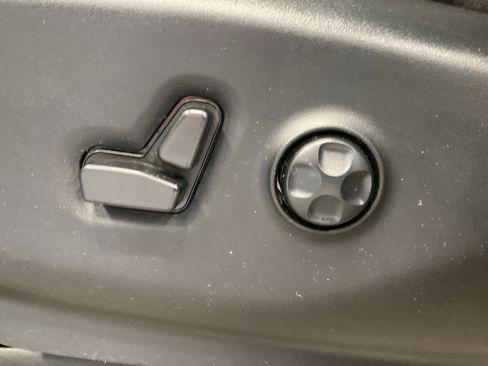 Used 2024 Chrysler Voyager LX image 11