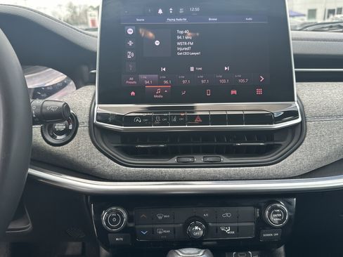 Used 2024 Jeep Compass Latitude image 26