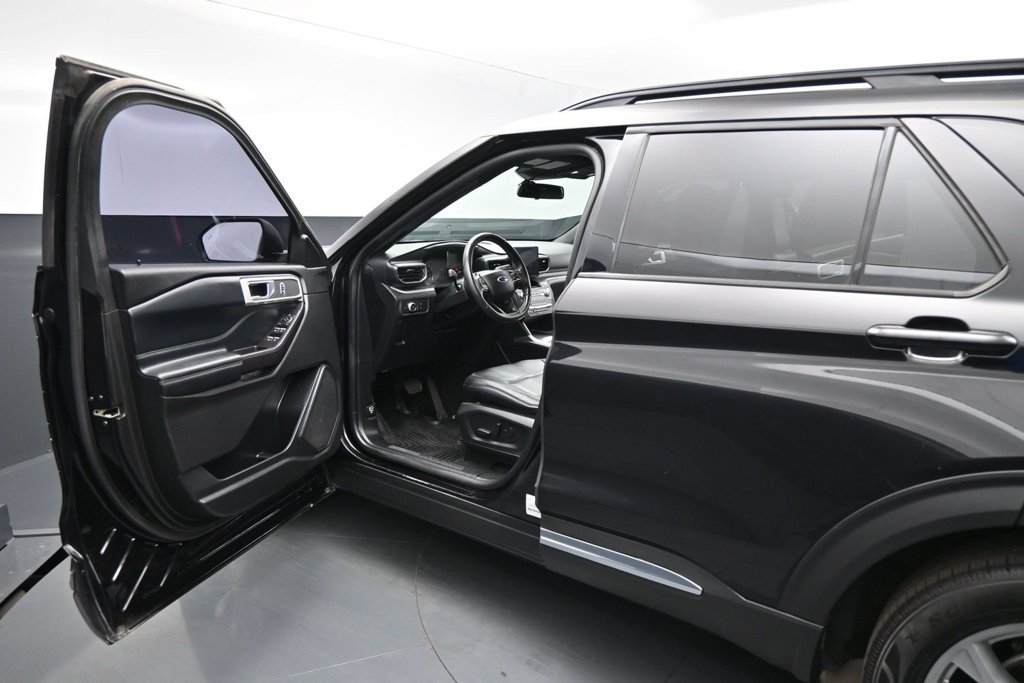 Used 2020 Ford Explorer XLT w/ Equipment Group 202A RWD image 8