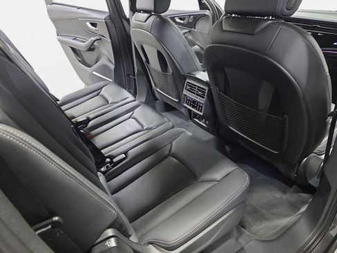 Used 2025 Audi Q7 3.0T Premium Plus image 11
