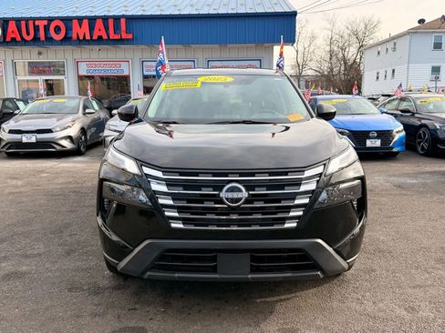 Used 2025 Nissan Rogue SV image 3