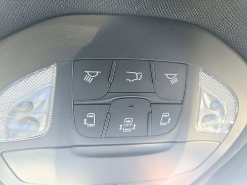 Used 2024 Chrysler Pacifica Limited image 38