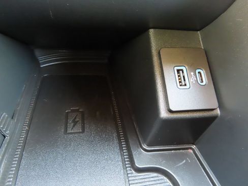 Used 2023 Ford Edge SEL w/ Convenience Package AWD/4WD image 9