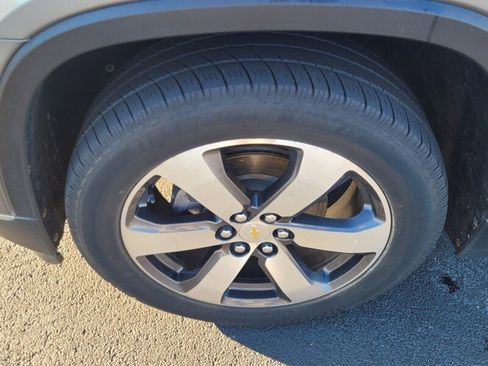 Used 2019 Chevrolet Traverse LT w/ LT Premium Package image 17