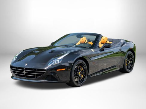 Used 2018 Ferrari California T RWD image 5