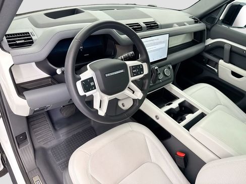 Used 2025 Land Rover Defender 110 X-Dynamic SE AWD/4WD image 9