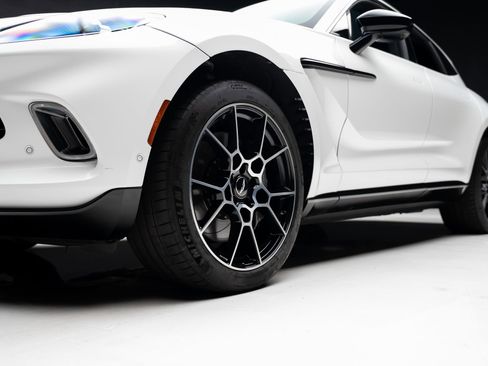 Used 2021 Aston Martin DBX AWD/4WD image 77