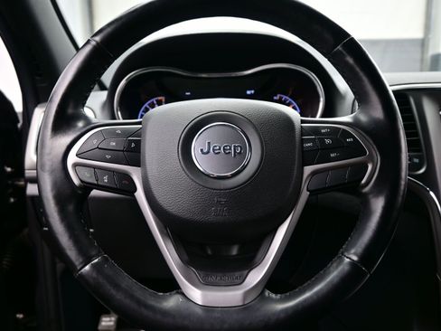 Used 2021 Jeep Grand Cherokee Laredo w/ Security & Convenience Group AWD/4WD image 22