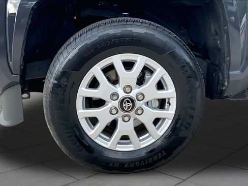 Used 2025 Toyota Tacoma SR5 AWD/4WD image 11