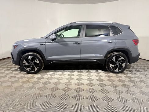 Used 2023 Volkswagen Taos SE w/ Panoramic Sunroof Package AWD/4WD image 4
