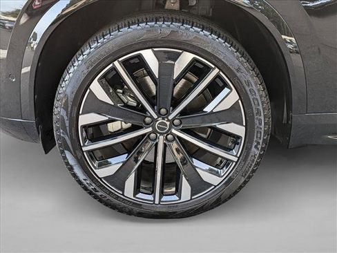 Certified 2025 Volvo XC90 B6 Plus w/ Protection Package Premier image 10
