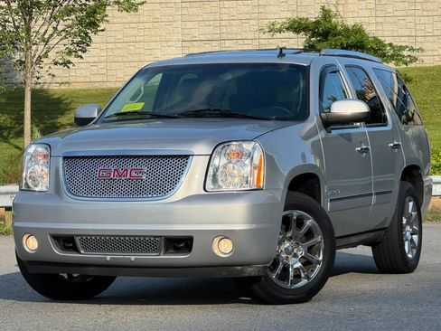 Used 2010 GMC Yukon Denali AWD/4WD image 1