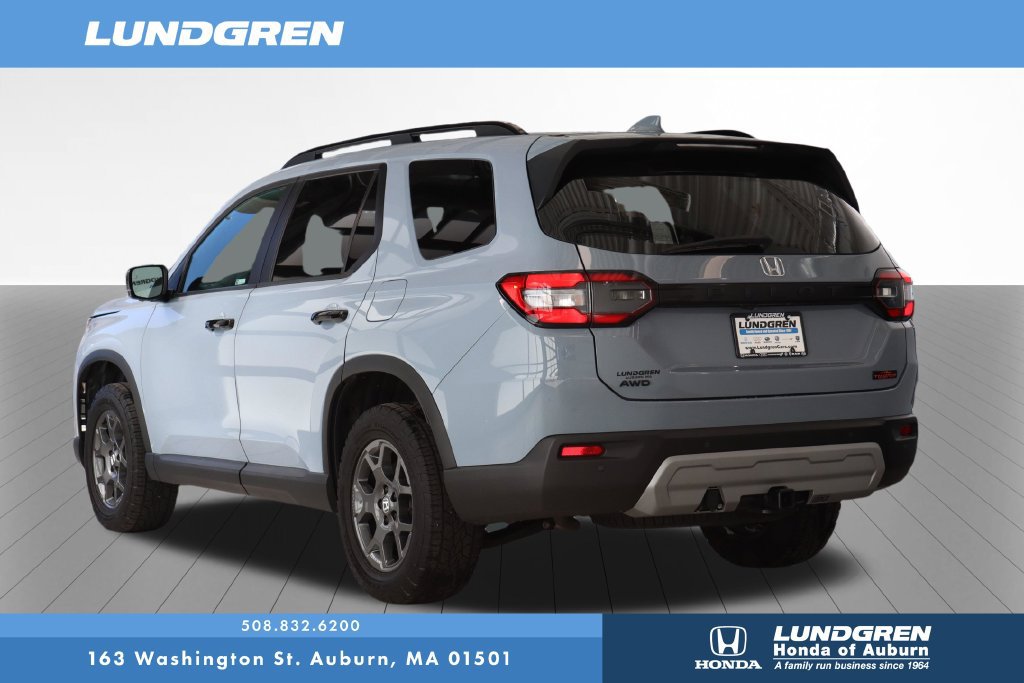 Used 2025 Honda Pilot TrailSport image 4