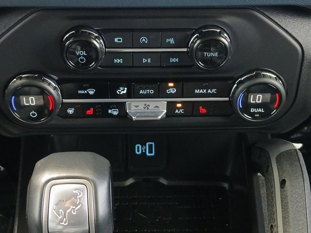 Used 2024 Ford Bronco Outer Banks AWD/4WD image 4