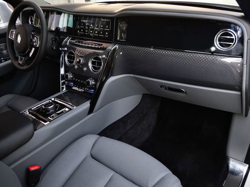 Certified 2026 Rolls-Royce Cullinan Black Badge AWD/4WD image 18